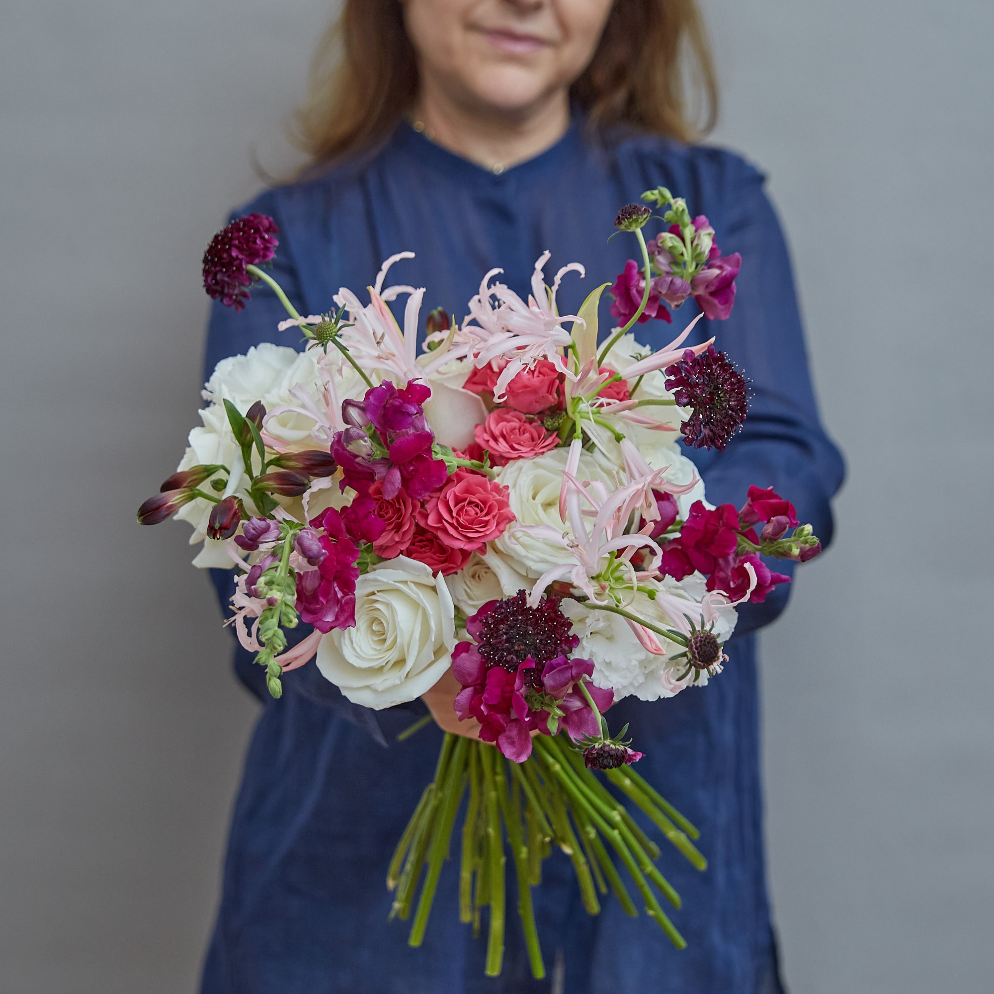 Buchet de mireasă cu trandafiri și nerine